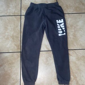 NIKE Sweatpants